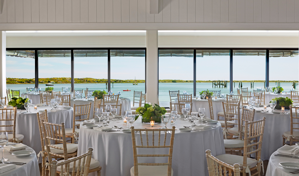 A well-arranged dining area in the restaurant offers a stunning view of the sea.